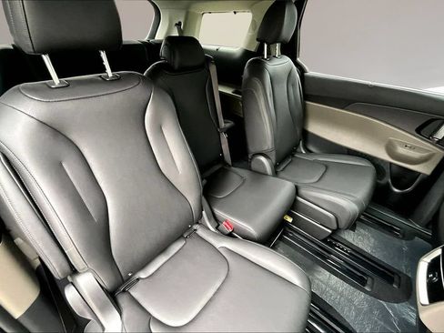 New 2026 Kia Carnival EX FWD image 8
