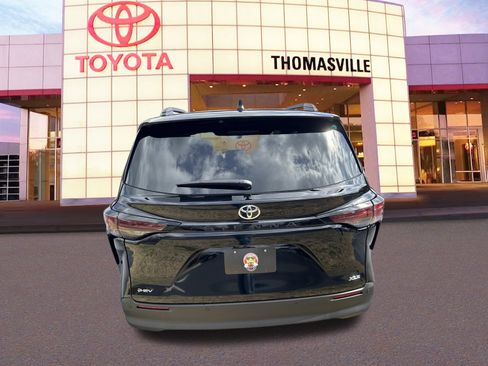 New 2026 Toyota Sienna XLE image 6
