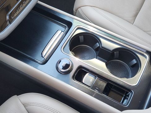 Used 2021 Lincoln Corsair AWD w/ Premium Package image 23