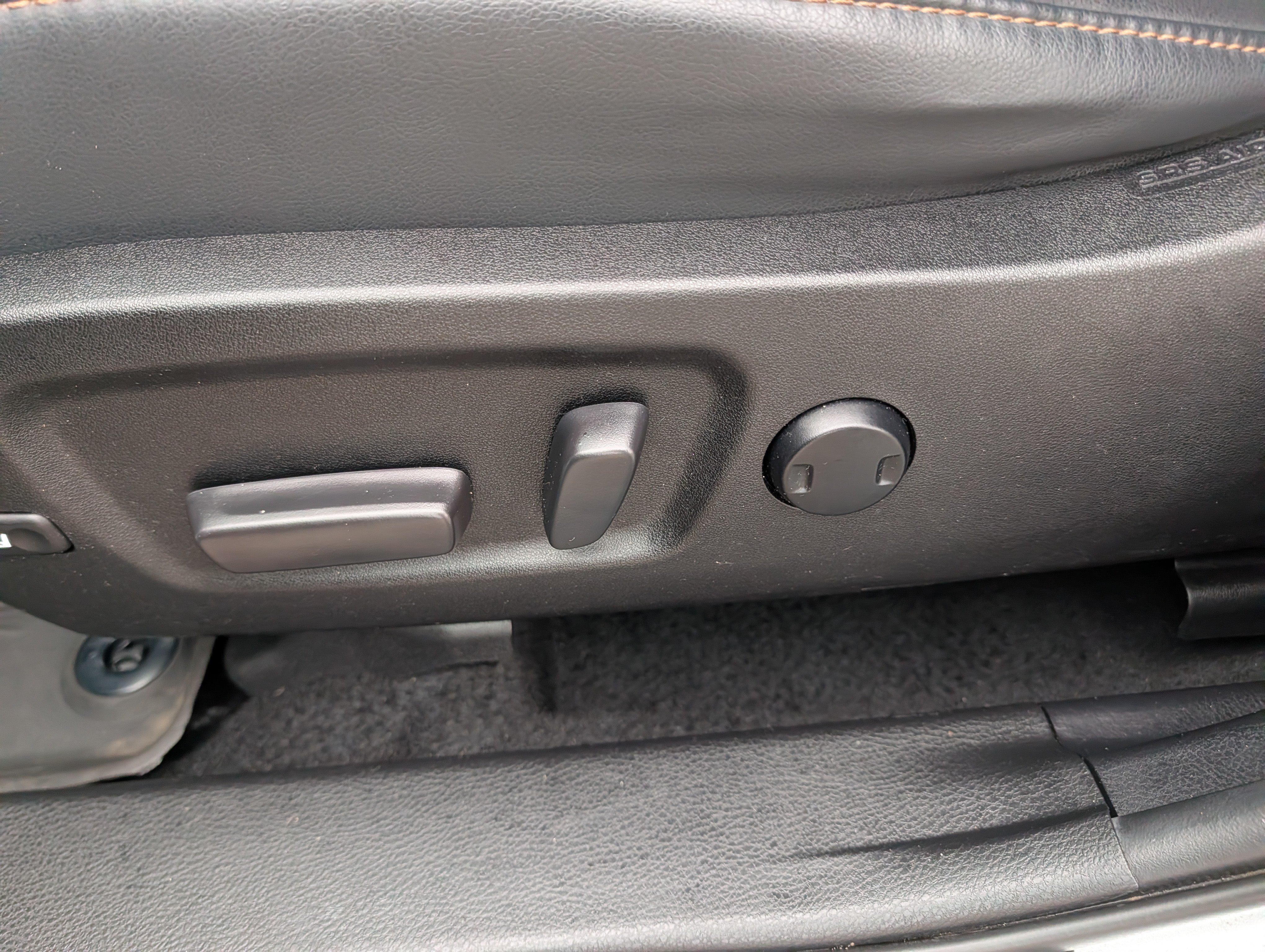 Used 2019 Toyota Highlander XLE AWD/4WD image 23