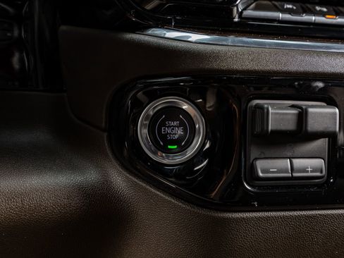 Used 2024 GMC Sierra 1500 SLE w/ Preferred Package image 23