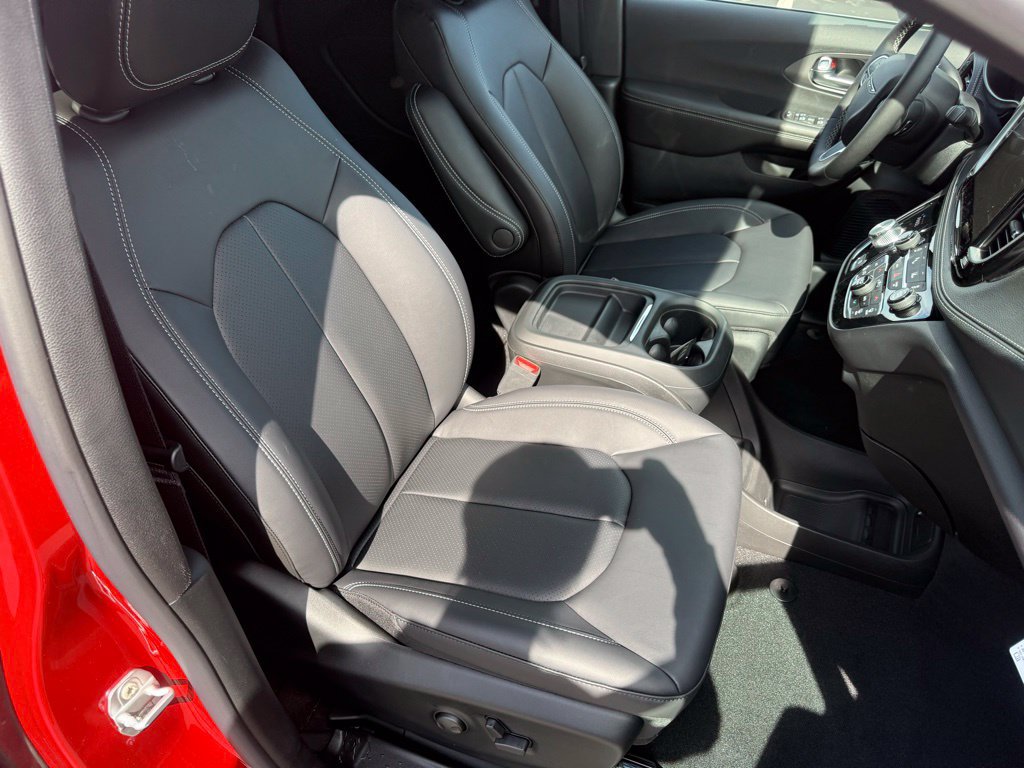 New 2027 Chrysler Pacifica Select w/ Family Tech Group FWD image 62