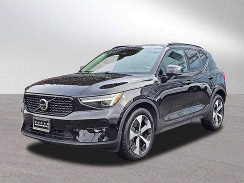 Certified 2025 Volvo XC40 B5 Plus w/ Protection Package Premier image 7