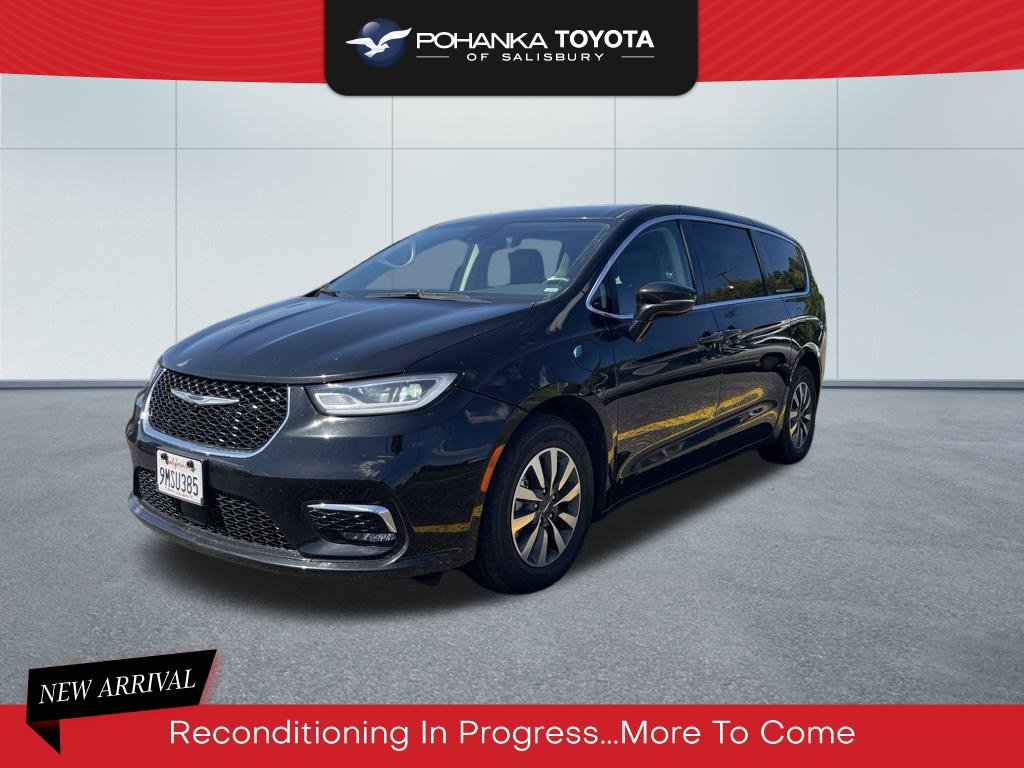 Used 2024 Chrysler Pacifica Limited FWD image 1