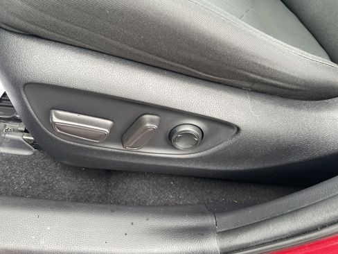 Used 2021 Toyota RAV4 XLE image 16