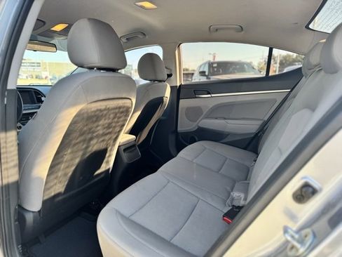 Used 2017 Hyundai Elantra SE image 3