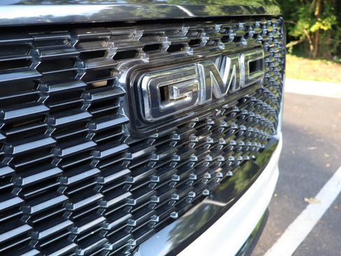 Used 2023 GMC Yukon XL Denali Ultimate AWD/4WD image 15