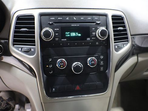 Used 2011 Jeep Grand Cherokee Laredo AWD/4WD image 24