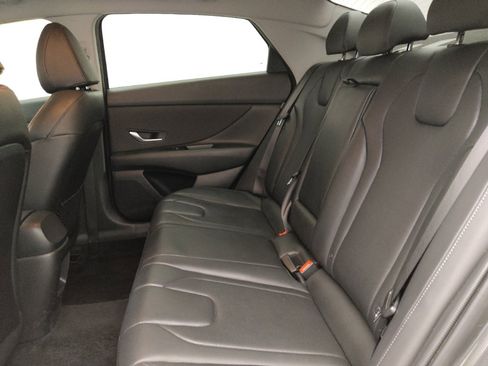 Used 2024 Hyundai Elantra Limited FWD image 18