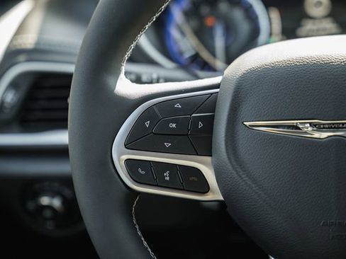 New 2026 Chrysler Pacifica Select FWD image 34