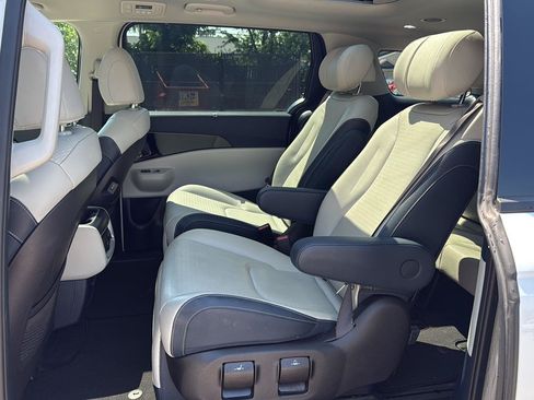 Used 2025 Kia Carnival SX Prestige FWD image 10