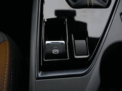 Used 2025 Subaru Crosstrek 2.5i Sport w/ Crosstrek Mirror Package image 31