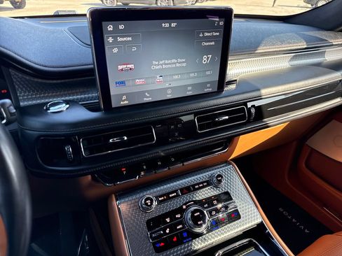 Used 2020 Lincoln Aviator Black Label w/ Dynamic Handling Package AWD/4WD image 20