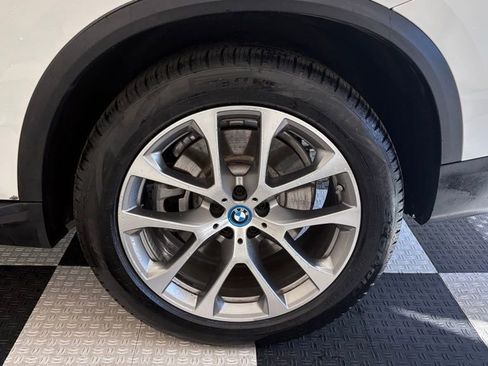 Used 2025 BMW X5 xDrive50e AWD/4WD image 15