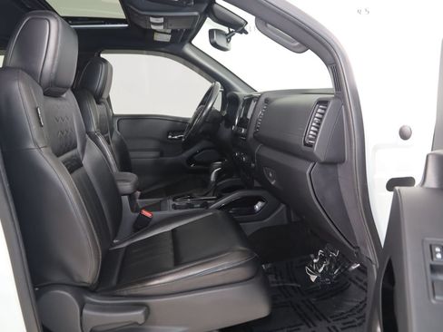 Used 2022 Nissan Frontier PRO-4X w/ Pro-4X Premium Package AWD/4WD image 14