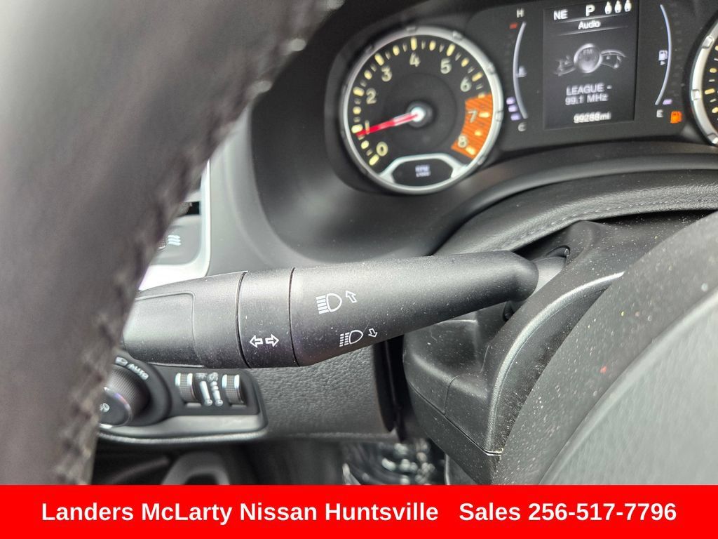 Used 2019 Jeep Renegade Latitude AWD/4WD image 27