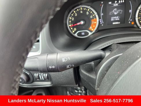 Used 2019 Jeep Renegade Latitude AWD/4WD image 27