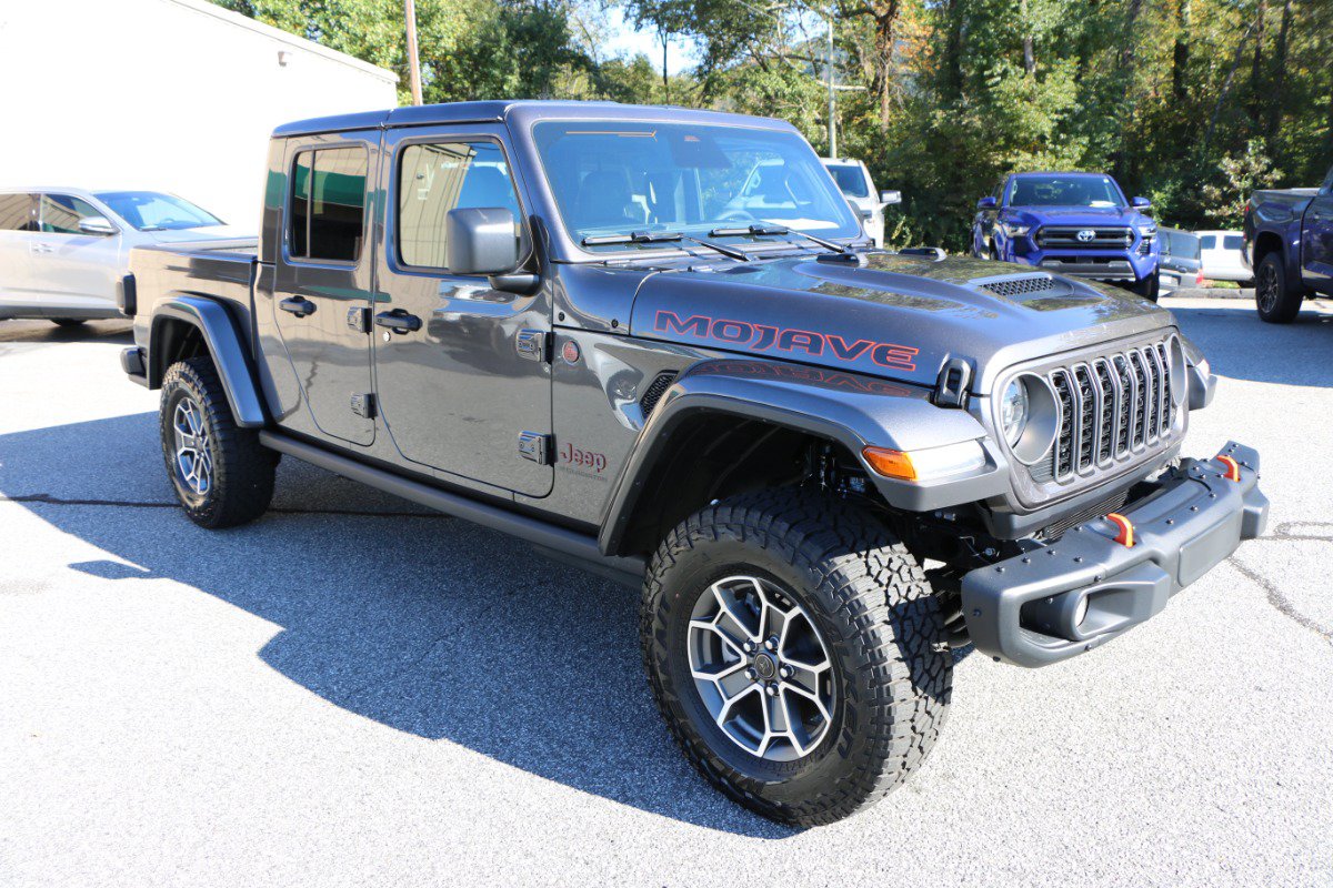 Used 2026 Jeep Gladiator Mojave AWD/4WD image 10