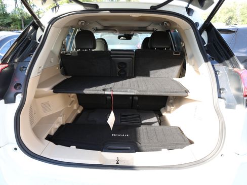 Used 2019 Nissan Rogue SL w/ Premium Package image 9