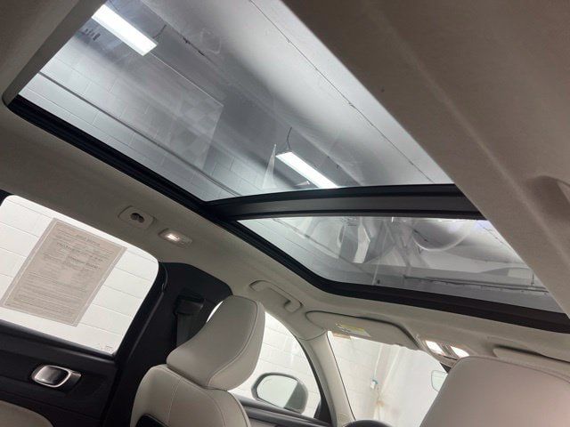 Certified 2023 Volvo XC40 B5 Ultimate w/ Protection Package Premier AWD/4WD image 26
