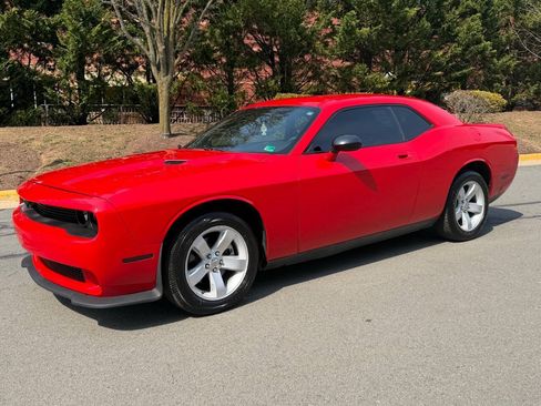 Used 2010 Dodge Challenger SE RWD image 7