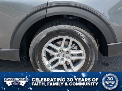 New 2026 Ford Explorer Active RWD image 8