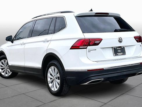 Used 2018 Volkswagen Tiguan SE w/ Panoramic Sunroof Package image 12