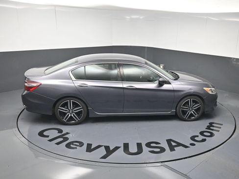 Used 2017 Honda Accord Sport image 32