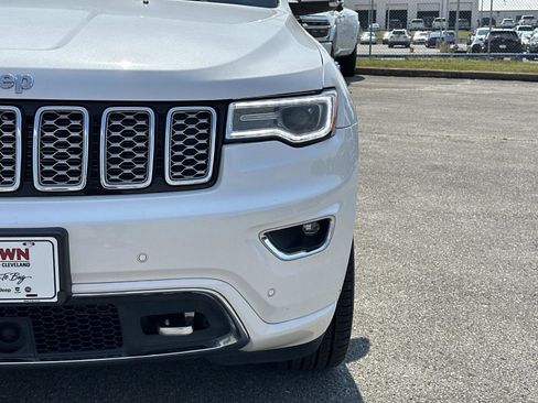 Used 2017 Jeep Grand Cherokee Overland w/ Jeep Active Safety Group image 10