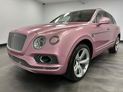 Used 2018 Bentley Bentayga image 2