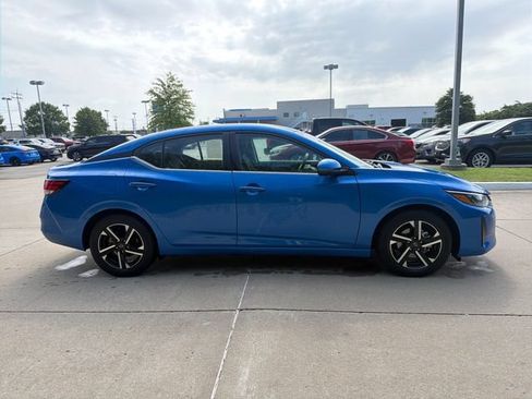 Used 2024 Nissan Sentra SV FWD image 6