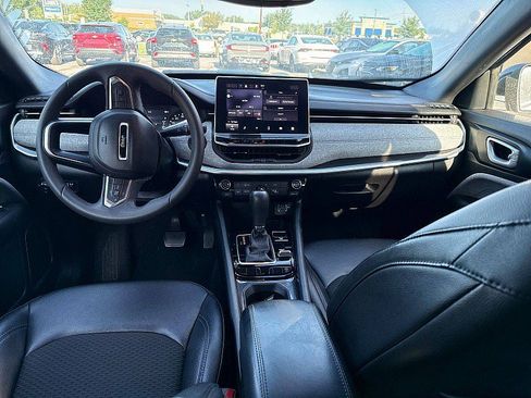 Used 2024 Jeep Compass Latitude AWD/4WD image 11