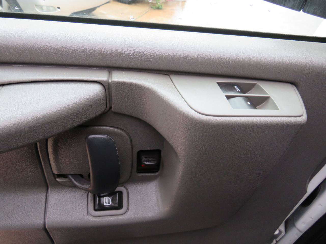 Used 2014 Chevrolet Express 2500 RWD image 10