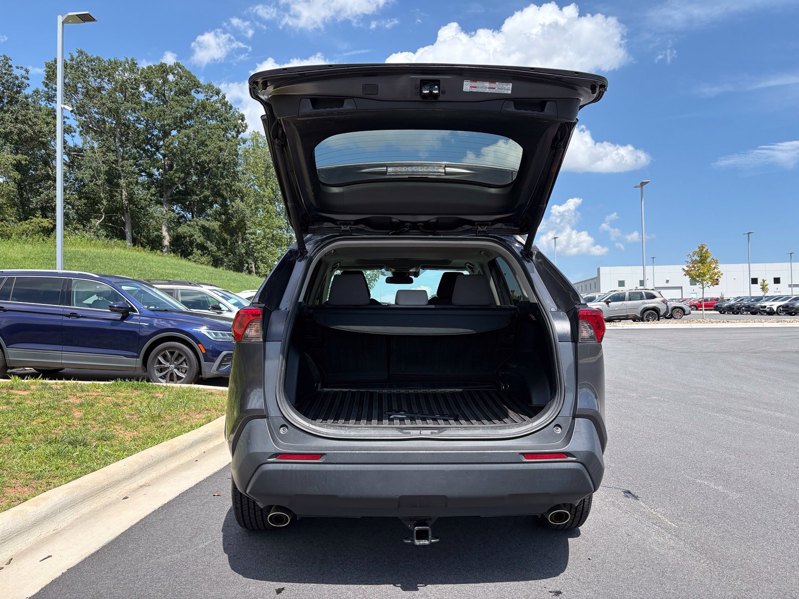 Used 2021 Toyota RAV4 XLE w/ Convenience Package AWD/4WD image 11