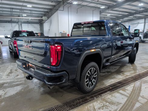 Used 2023 GMC Sierra 2500 AT4 w/ AT4 Premium Plus Package image 3