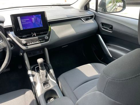Used 2023 Toyota Corolla Cross LE image 9