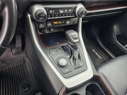 Used 2019 Toyota RAV4 Limited AWD/4WD image 30