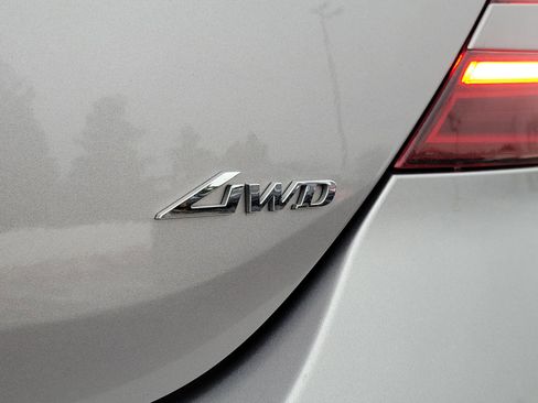 Used 2025 Genesis G70 2.5T image 7