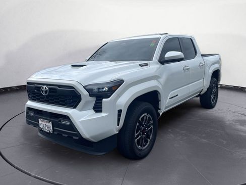 Used 2025 Toyota Tacoma TRD Sport image 2