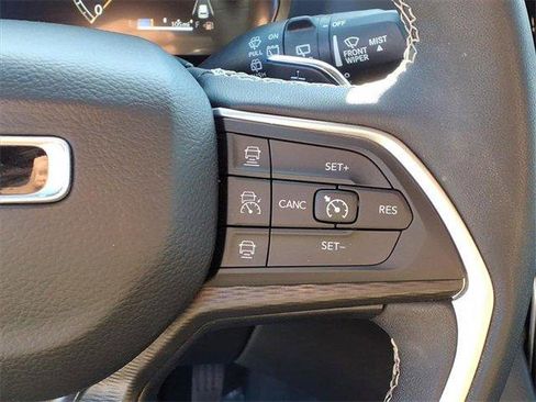 Used 2024 Jeep Grand Cherokee L Laredo image 17