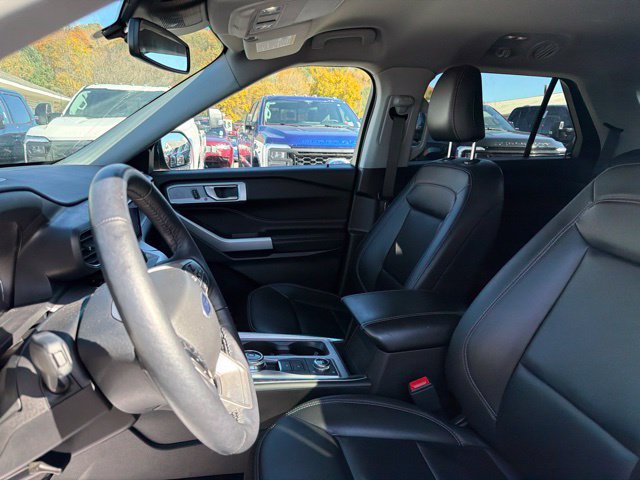 Used 2024 Ford Explorer XLT w/ Equipment Group 202A AWD/4WD image 21