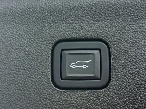 Used 2023 Buick Enclave Essence image 31