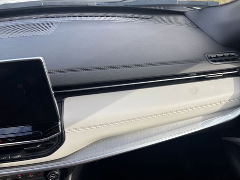 Used 2025 Jeep Compass Limited image 35