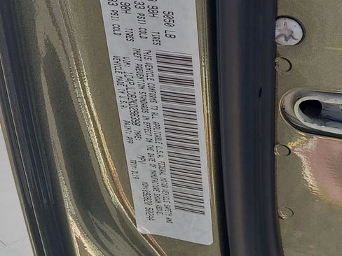 Used 2019 Jeep Cherokee Limited w/ Luxury Group image 32