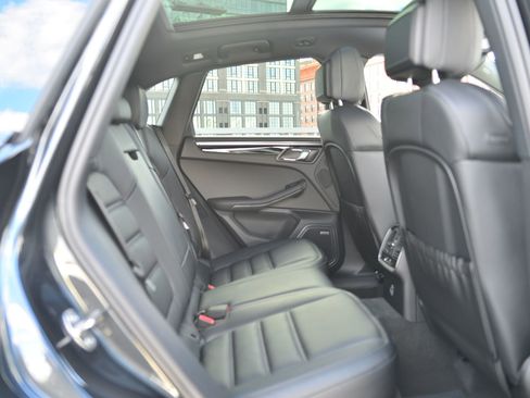 Certified 2026 Porsche Macan AWD/4WD image 25
