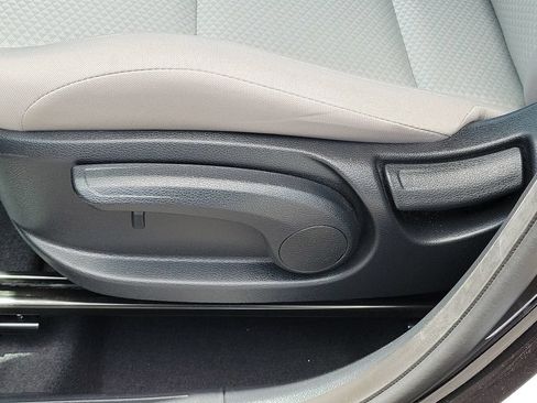 Used 2025 Kia Soul LX w/ LX Technology Package FWD image 18