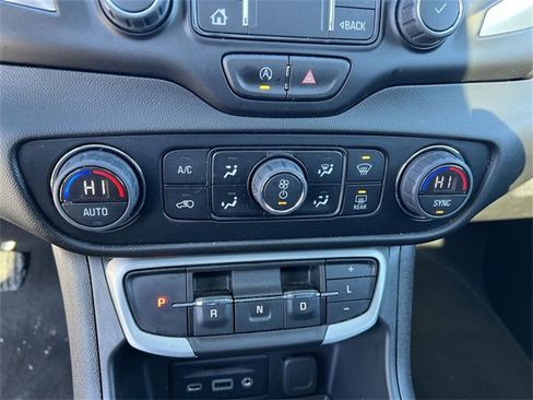 Certified 2022 GMC Terrain SLT w/ Infotainment Package II image 17