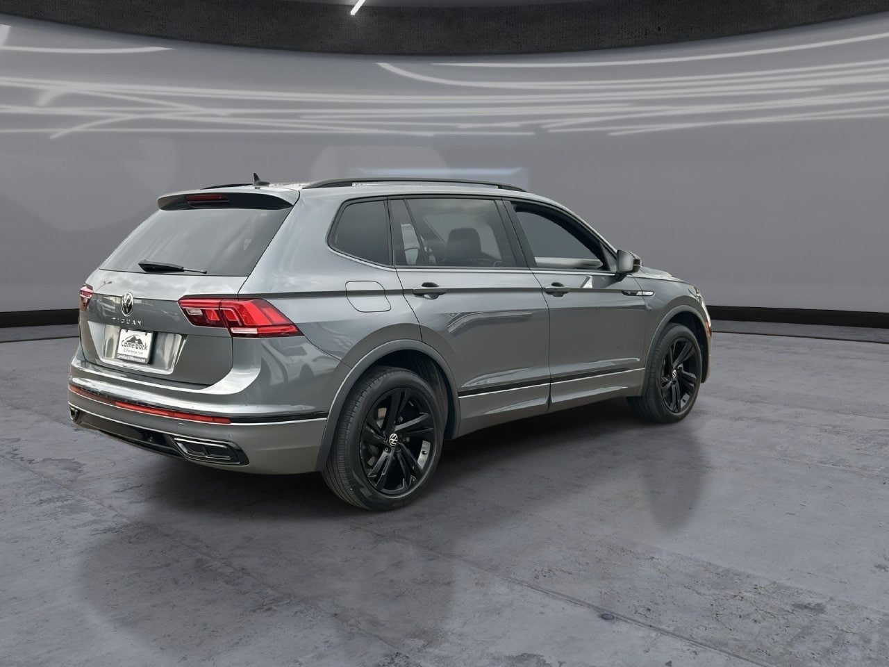 Used 2024 Volkswagen Tiguan SE R-Line FWD image 5