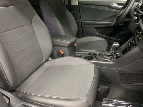 New 2026 Volkswagen Taos SE image 7