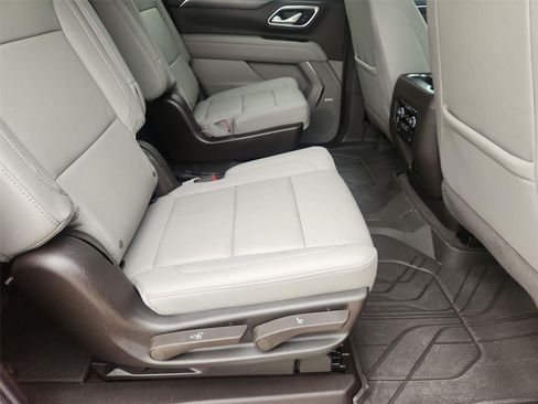 Used 2024 Chevrolet Suburban LT w/ LT Signature Plus Package RWD image 27